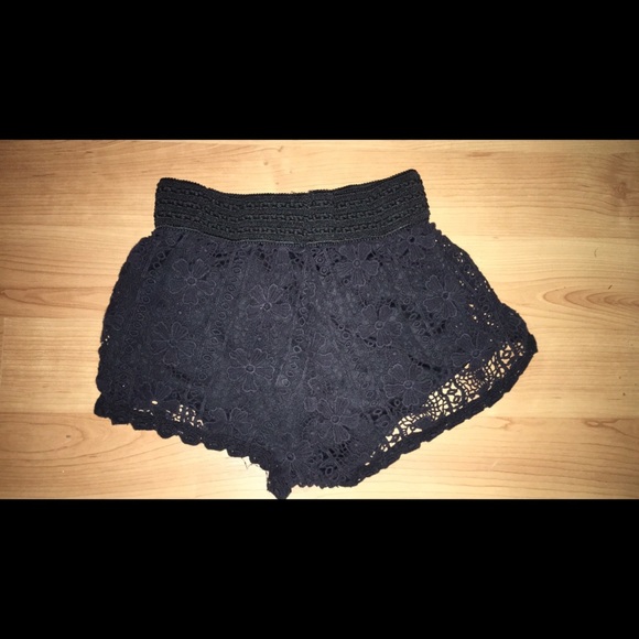 Lace shorts - Picture 2 of 2